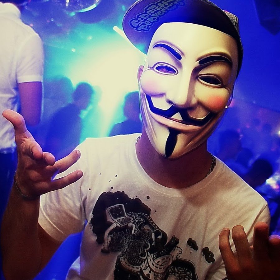 Обиженная Маша из мультика Маша и медведь