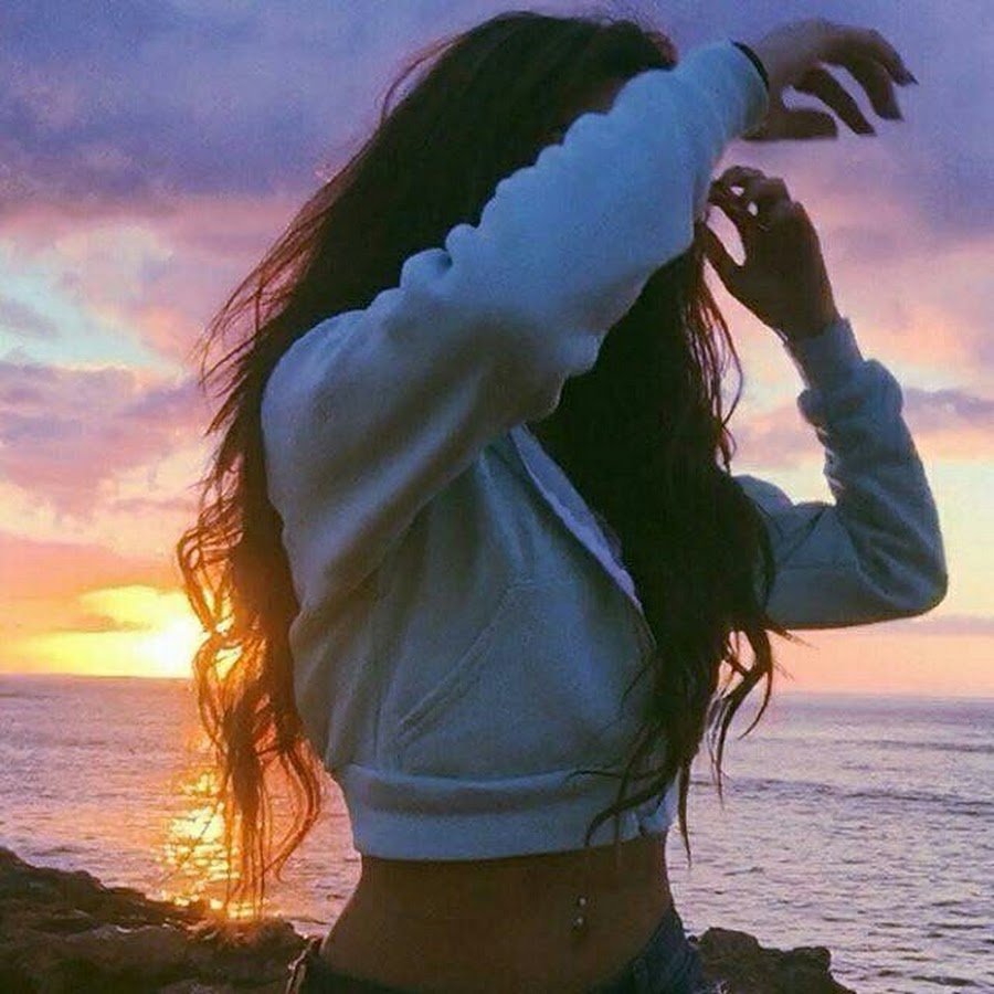 Девушка на закате на аву