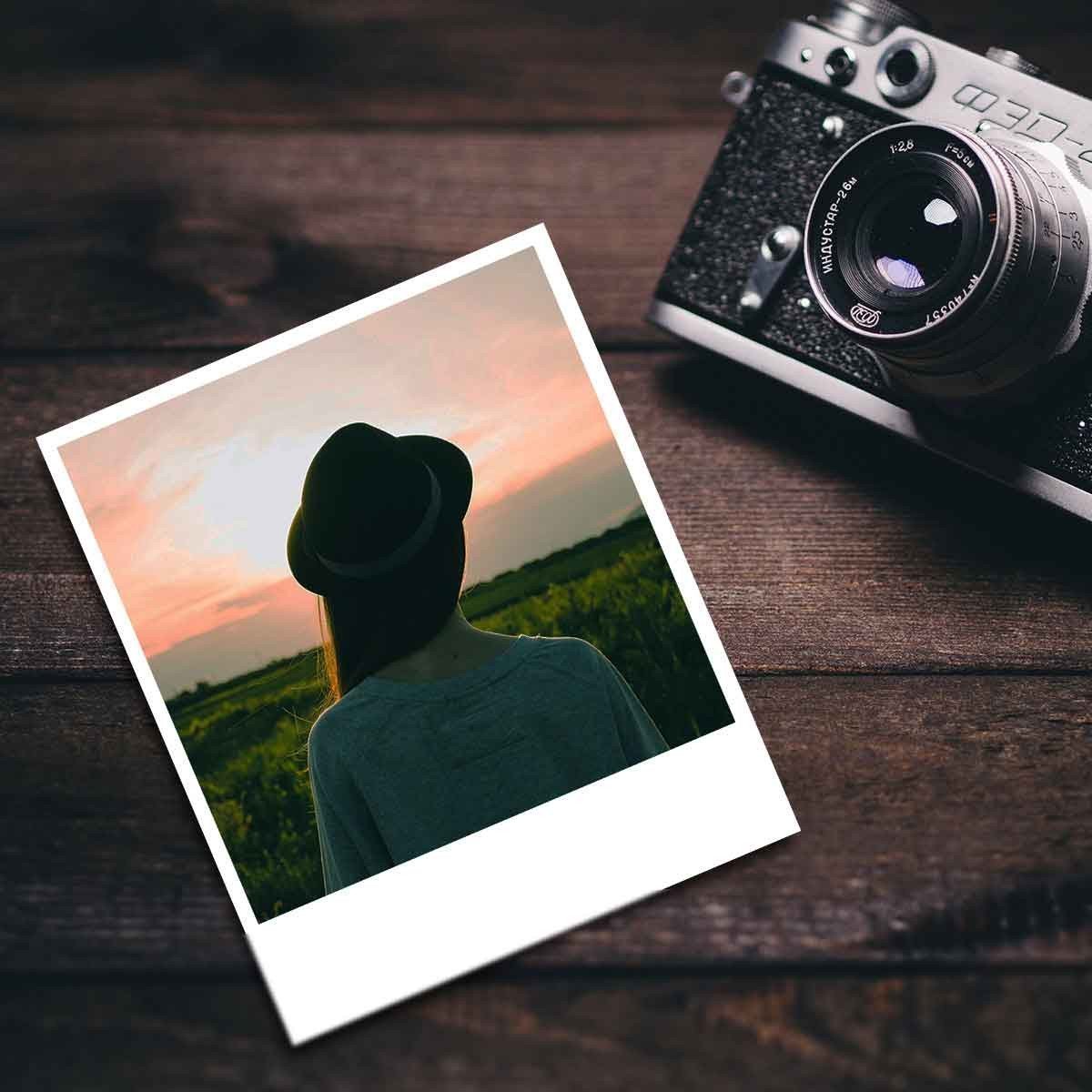 Фотоаппарат с фотокарточками