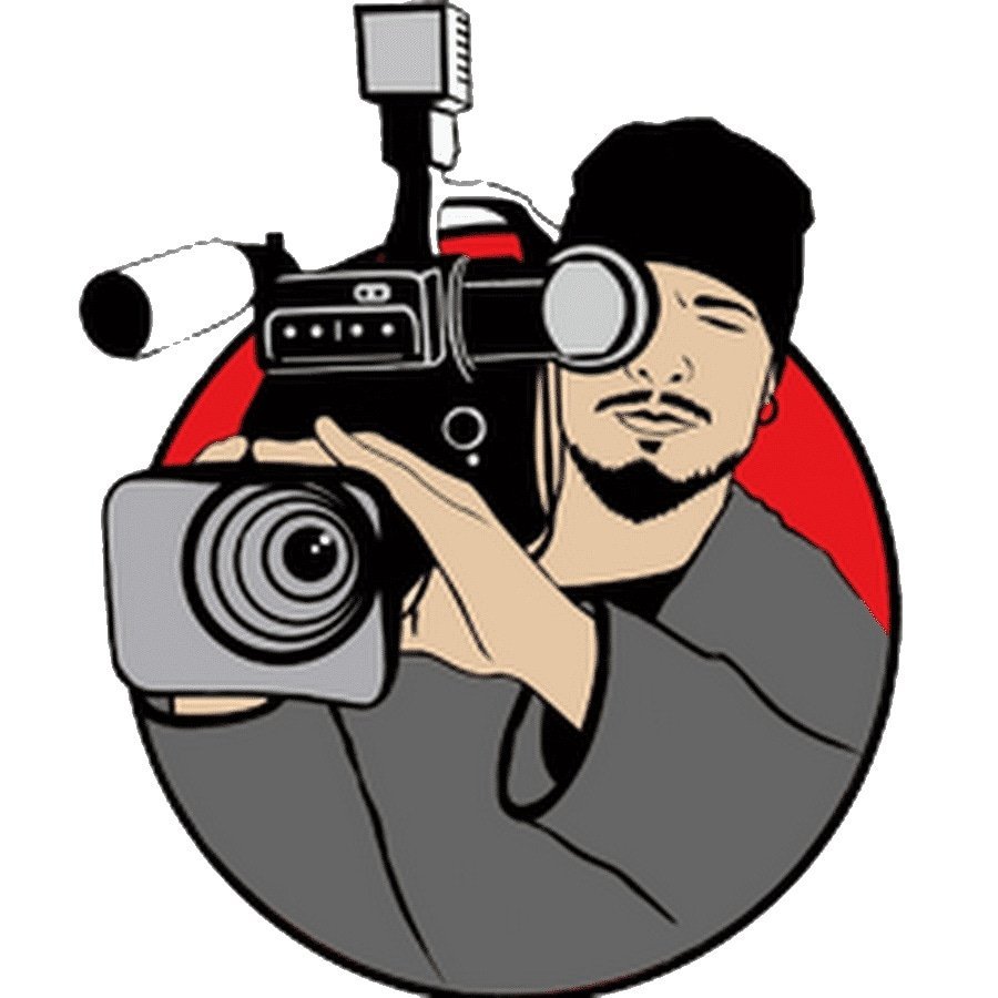 Видеооператор с камерой