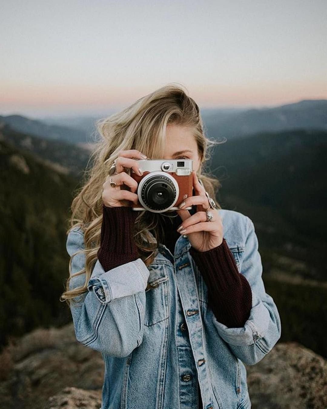 Девушка с фотоаппаратом