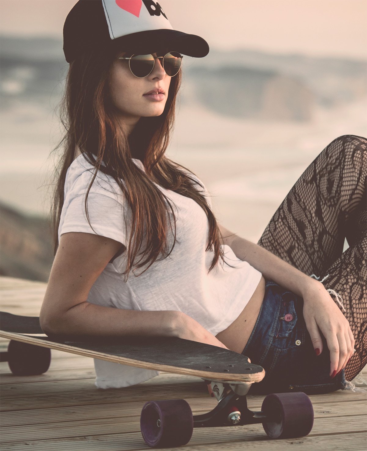 Девушка в кепке