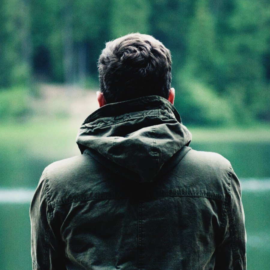 Юноша со спины