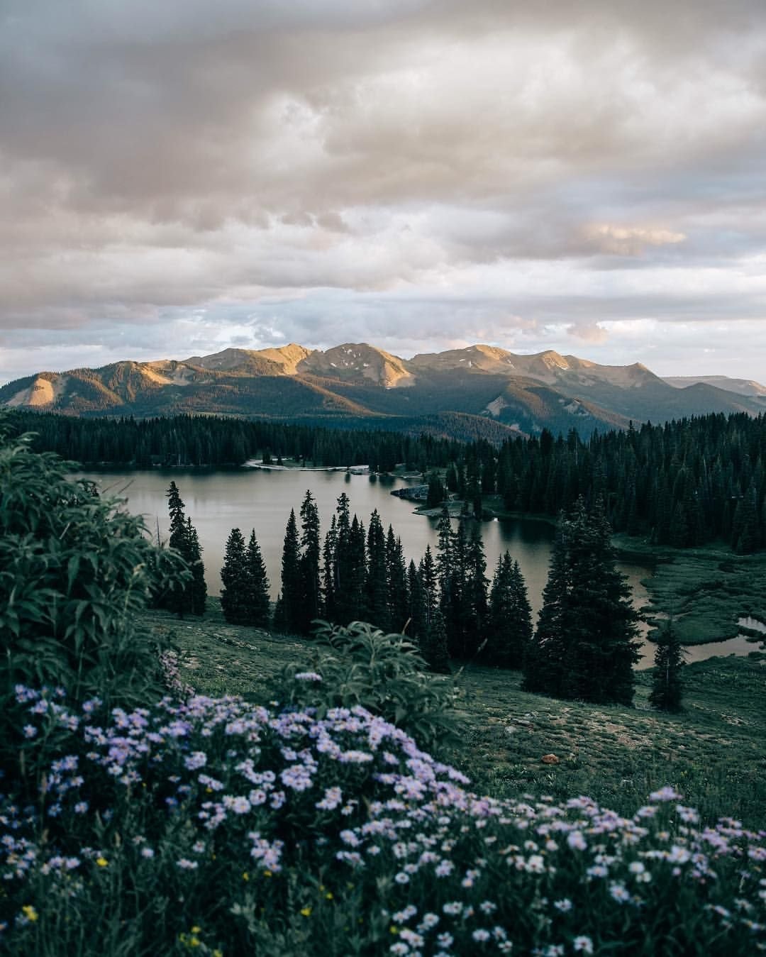Озеро Блаузее Швейцария осень