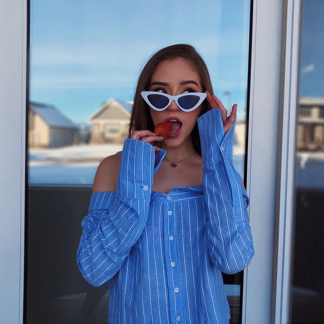 Девушка с цветами