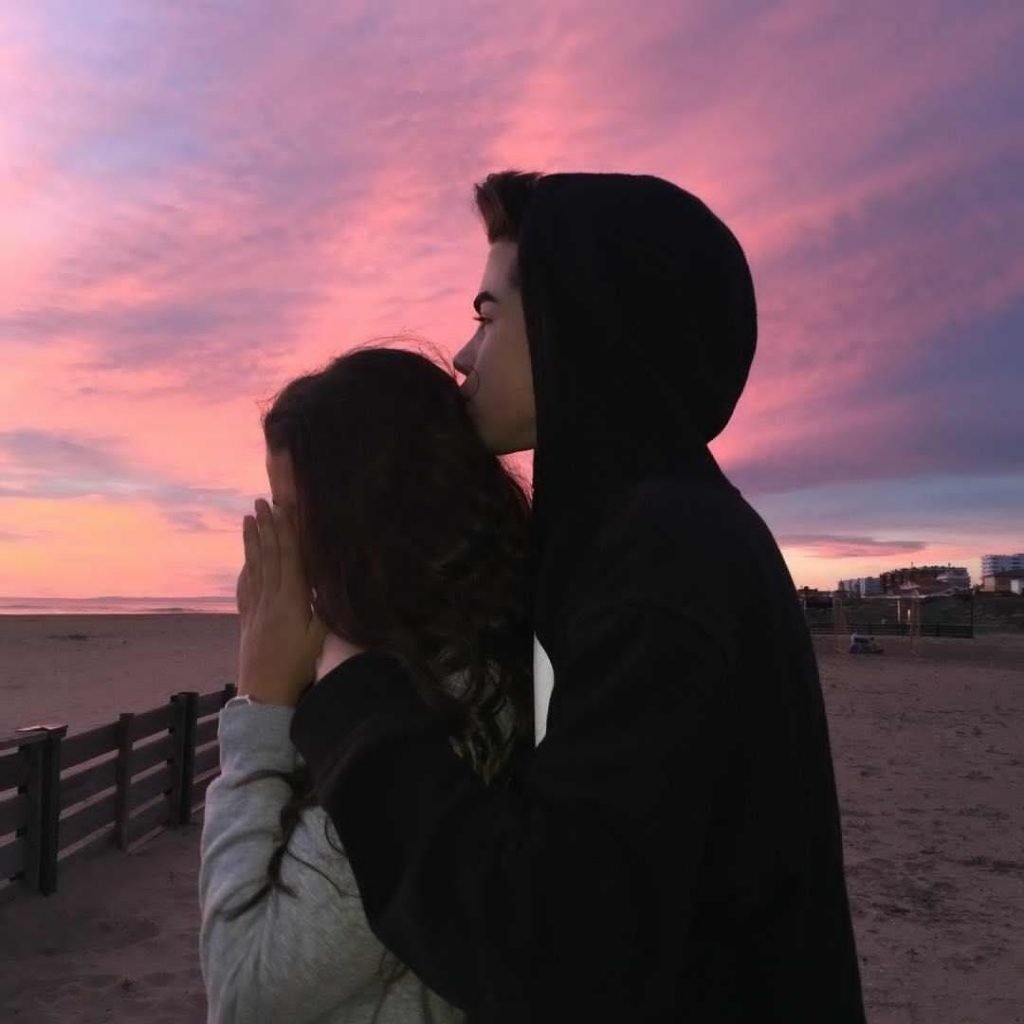 Молодая пара селфи