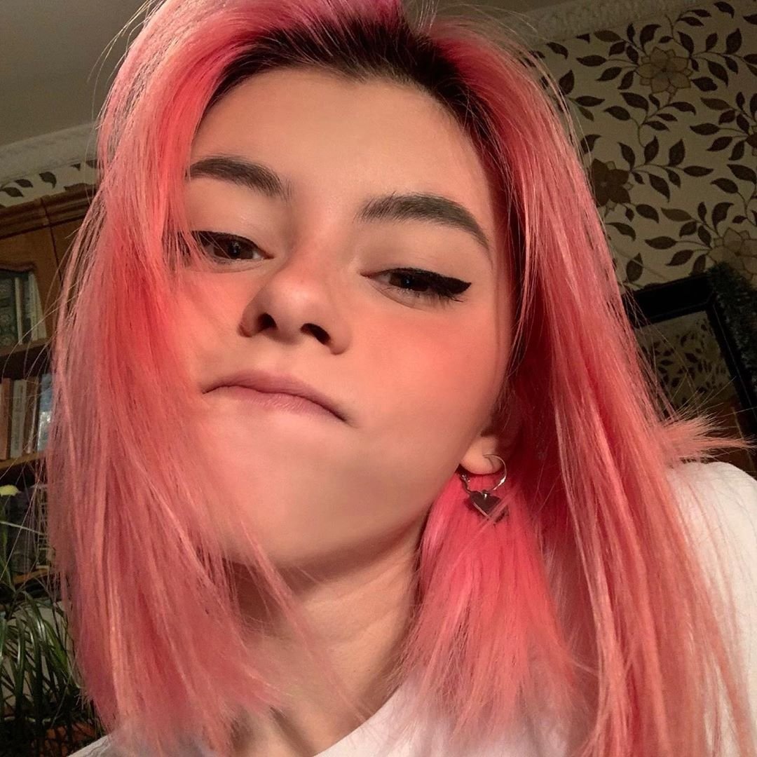 Дора певица