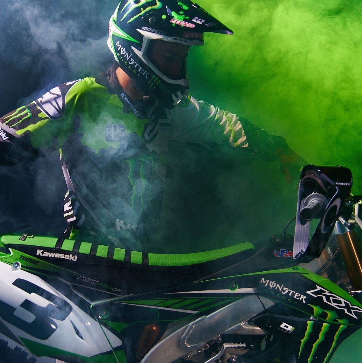 Стант на кроссовом мотоцикле