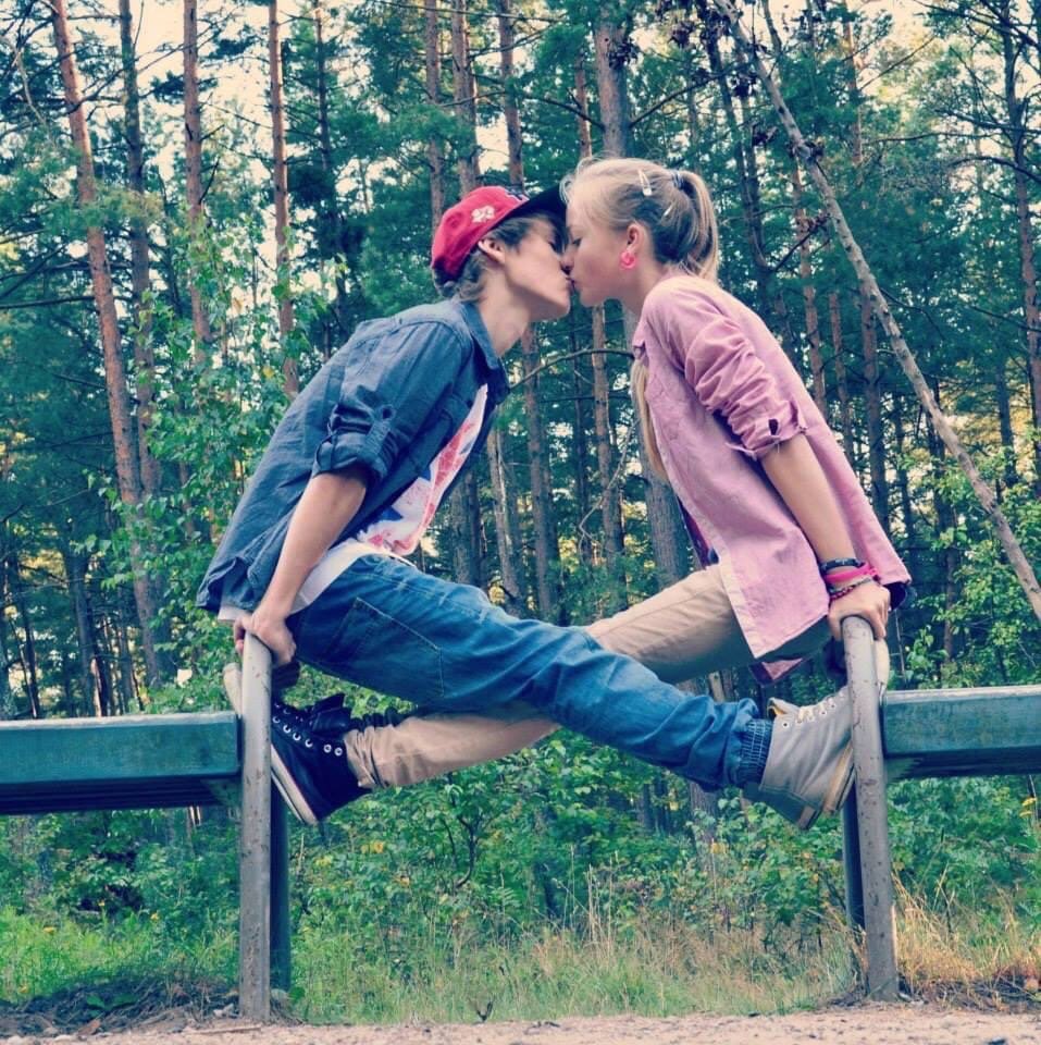 Аниме парень в толстовке