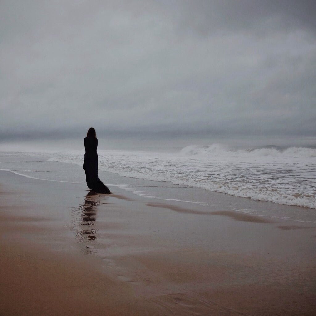 Девушка в тумане арт