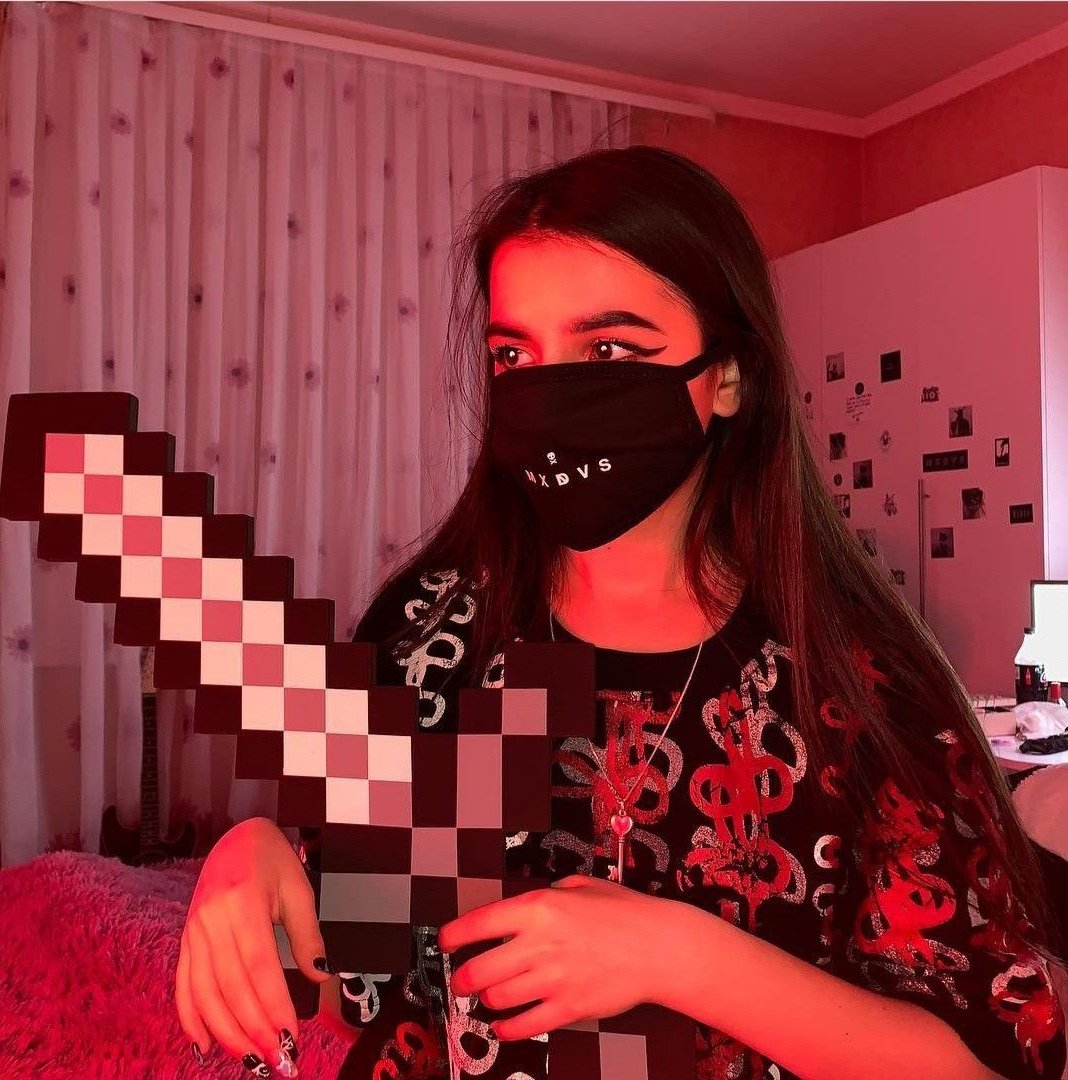 Амина тендерлибае в маске