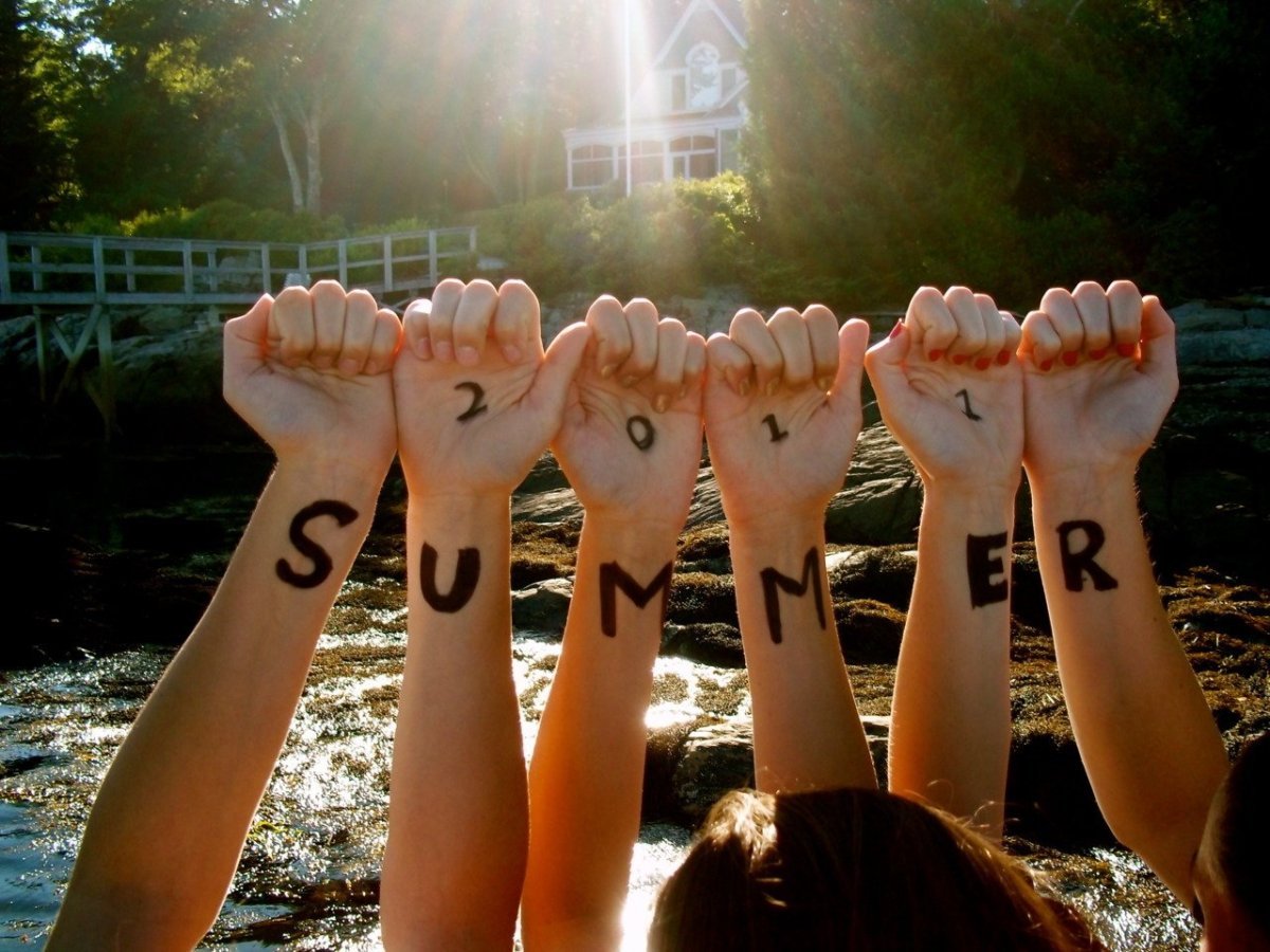 Подруги на закате