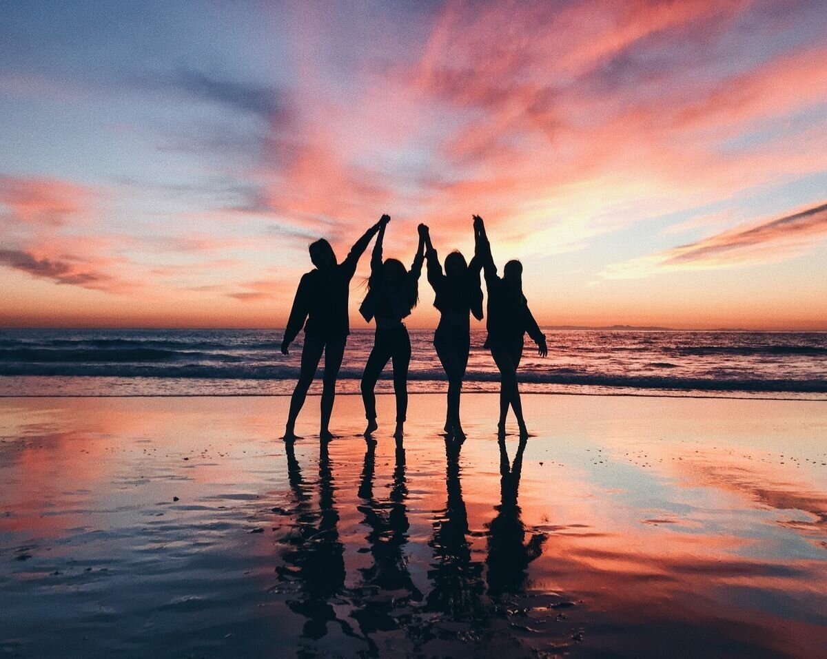 Друзья на закате