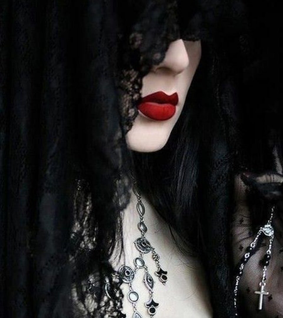 Ведьма блондинка