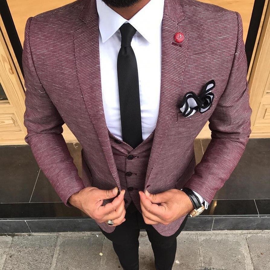 Парень в синем костюме без лица