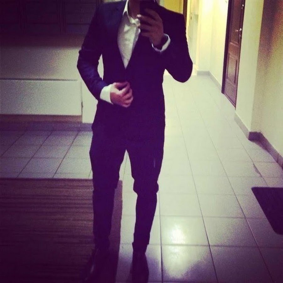 Мужская спина лежа