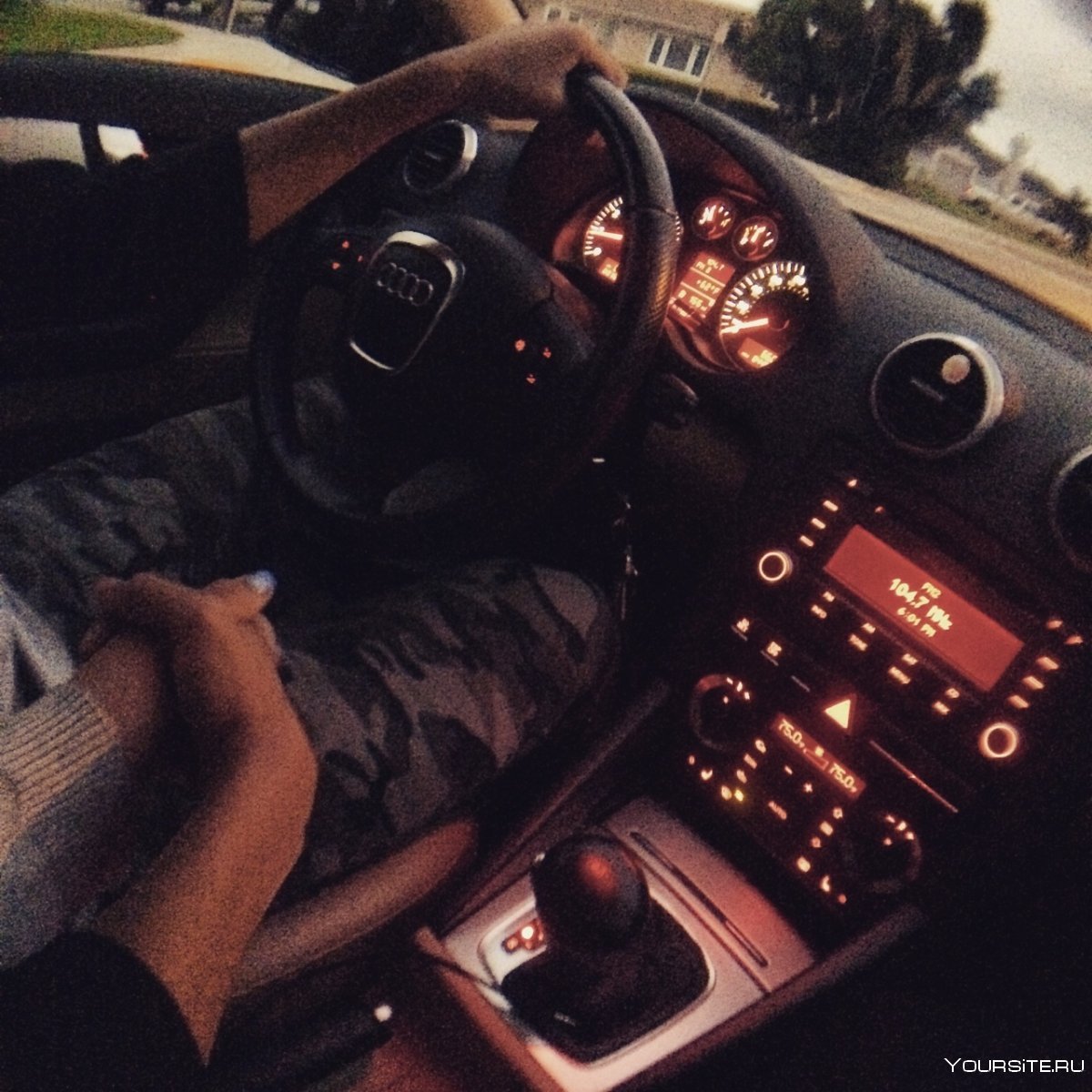 Стильный мужчина в костюме