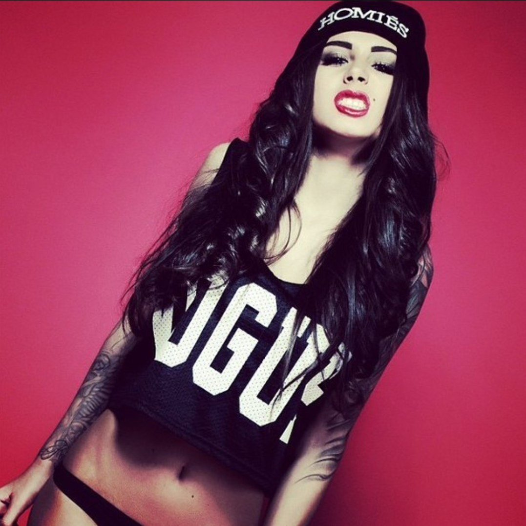 Девушка с татуировкой на аву