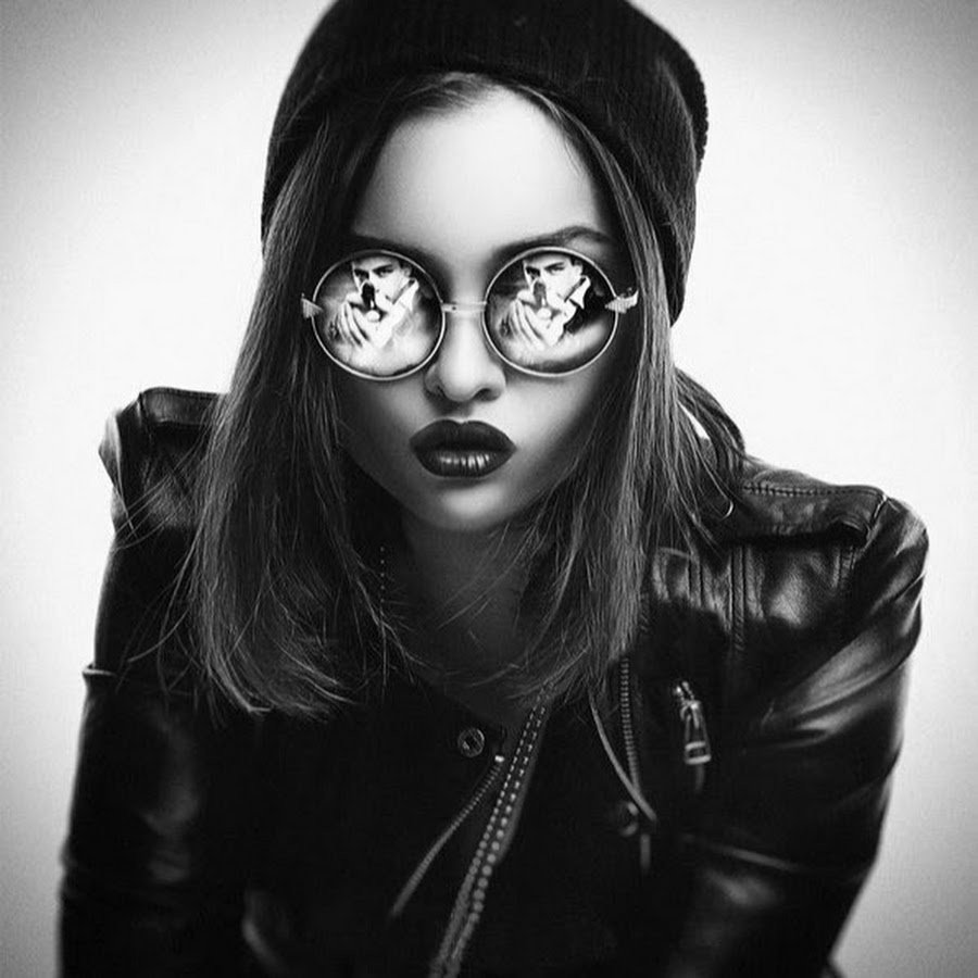 Девушка в кепке