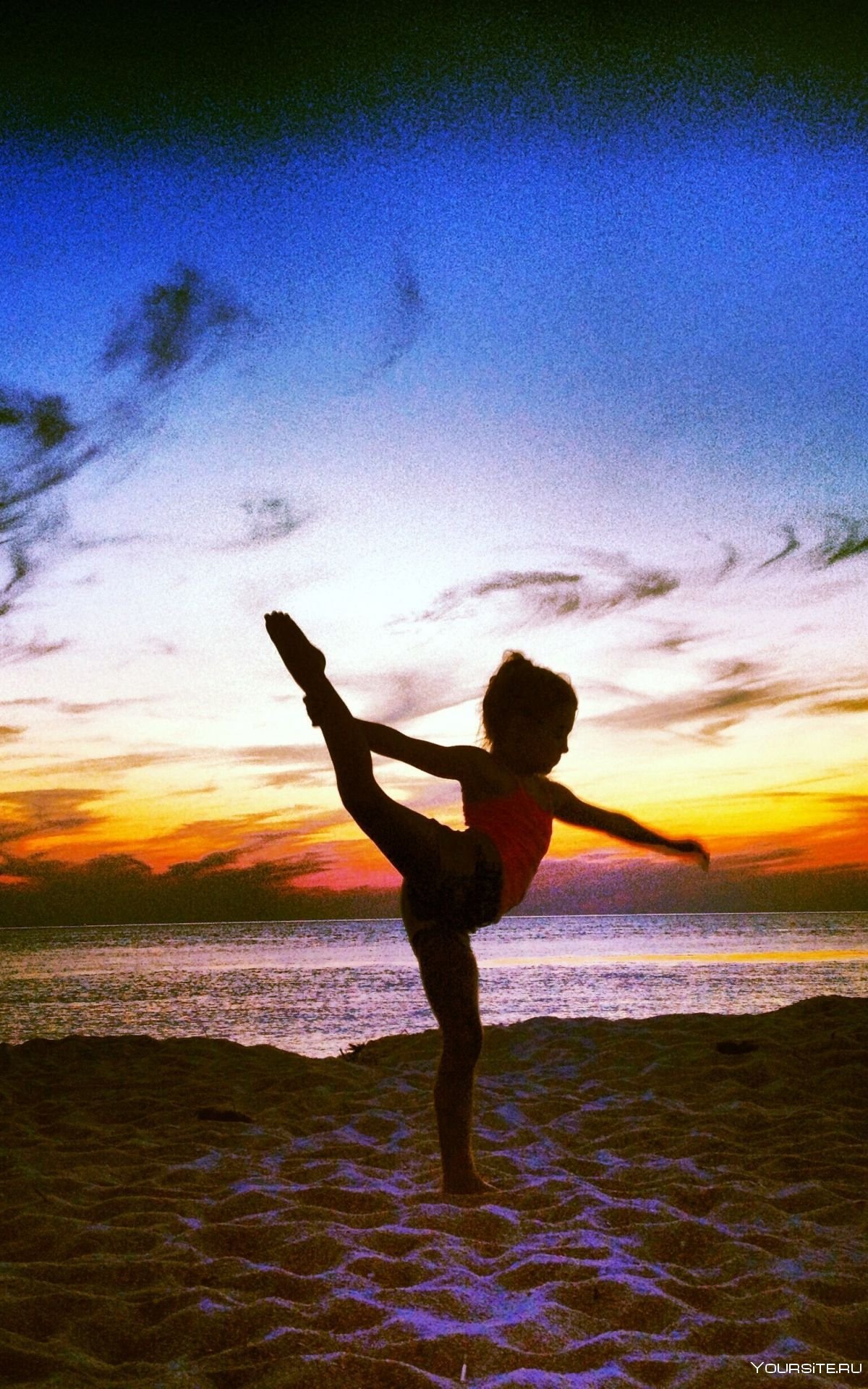 Красивые гимнастки на закате