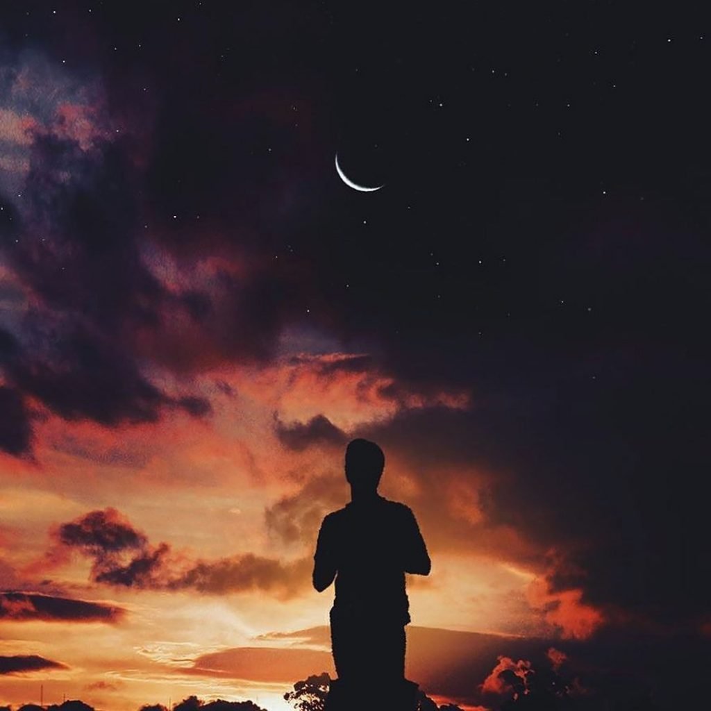 Мужчина в костюме без лица