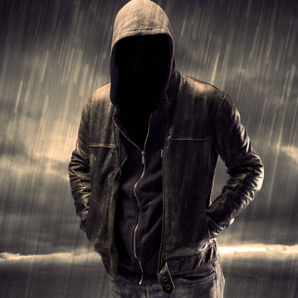 Парень на крутой тачке