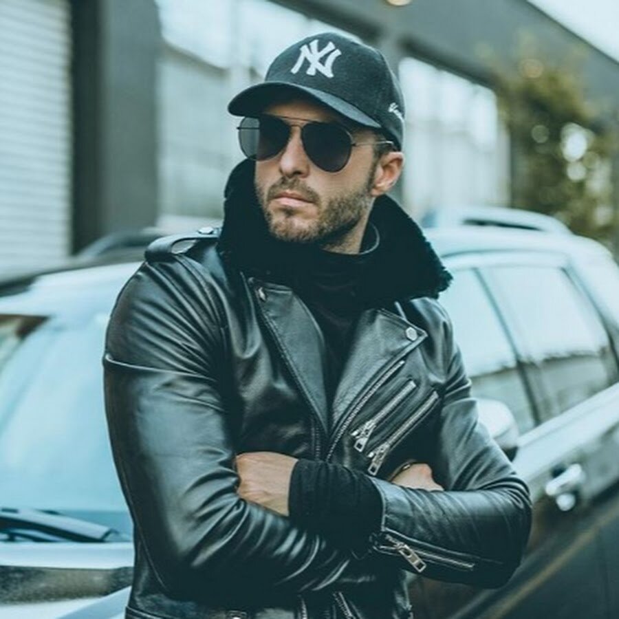 Парень в кепке