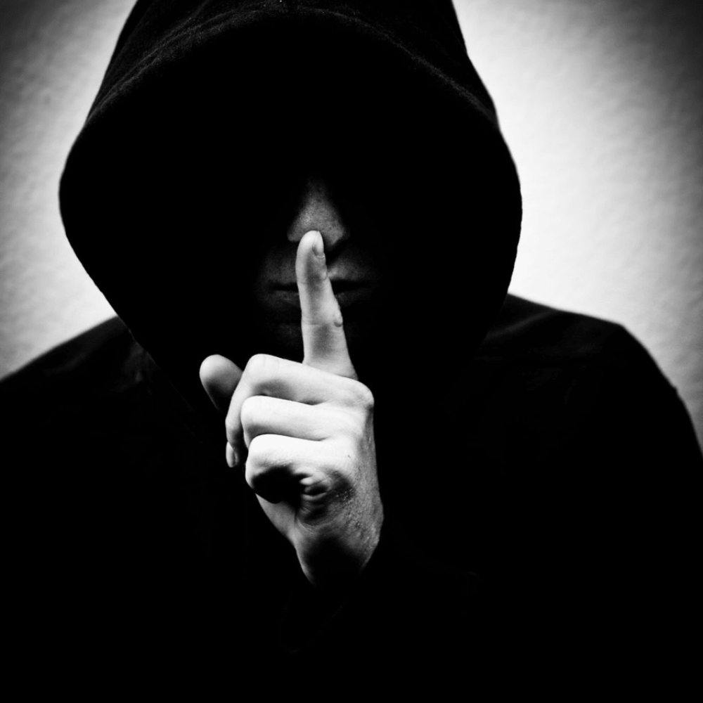 Человек в капюшоне