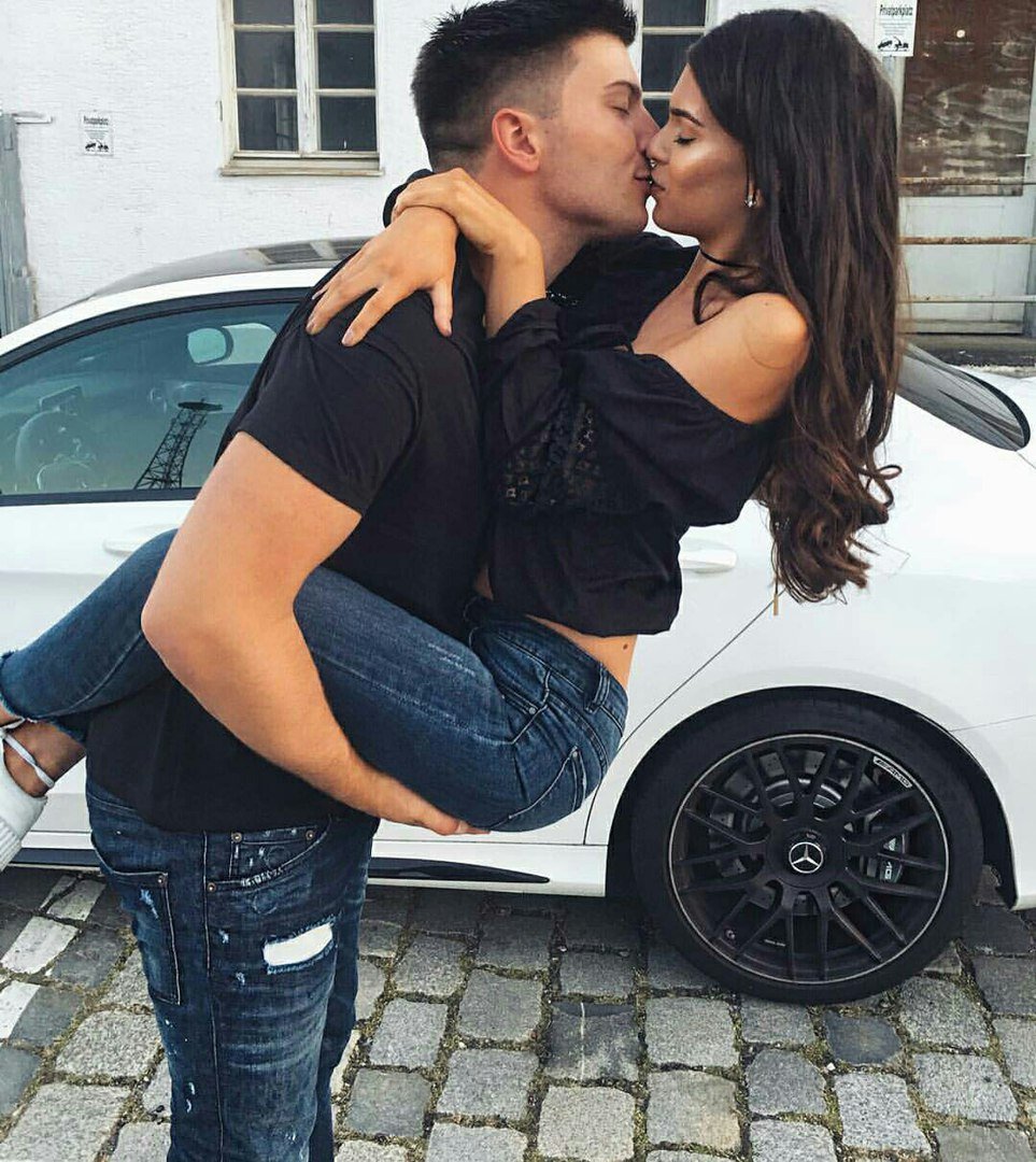 Красивые девушки с парнем 2021