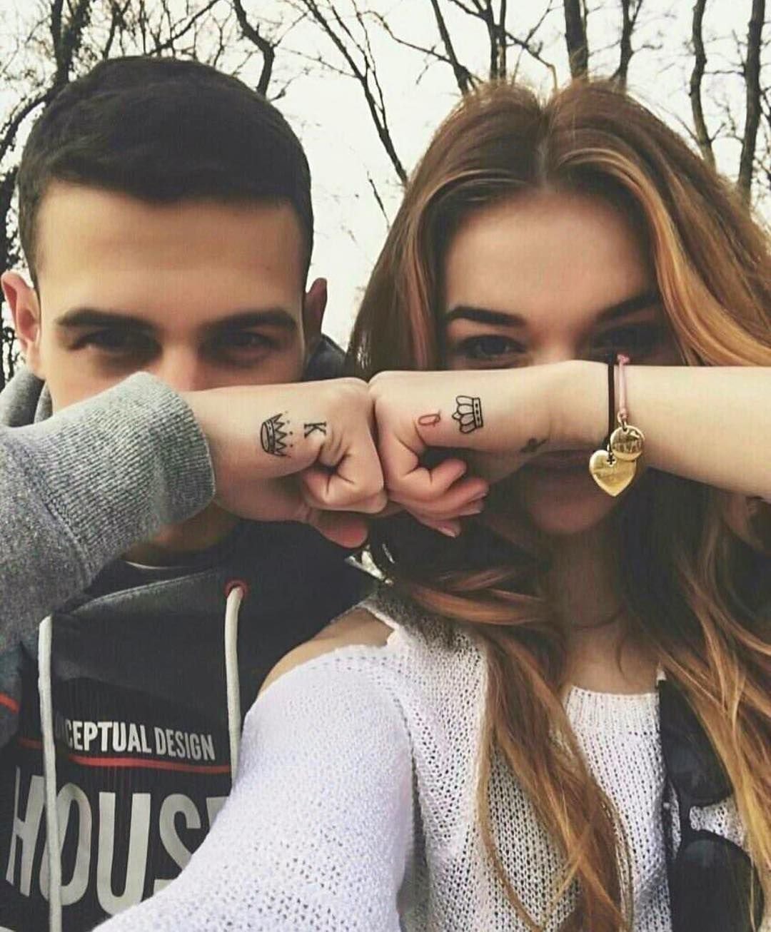 Тату с датой свадьбы на пальце