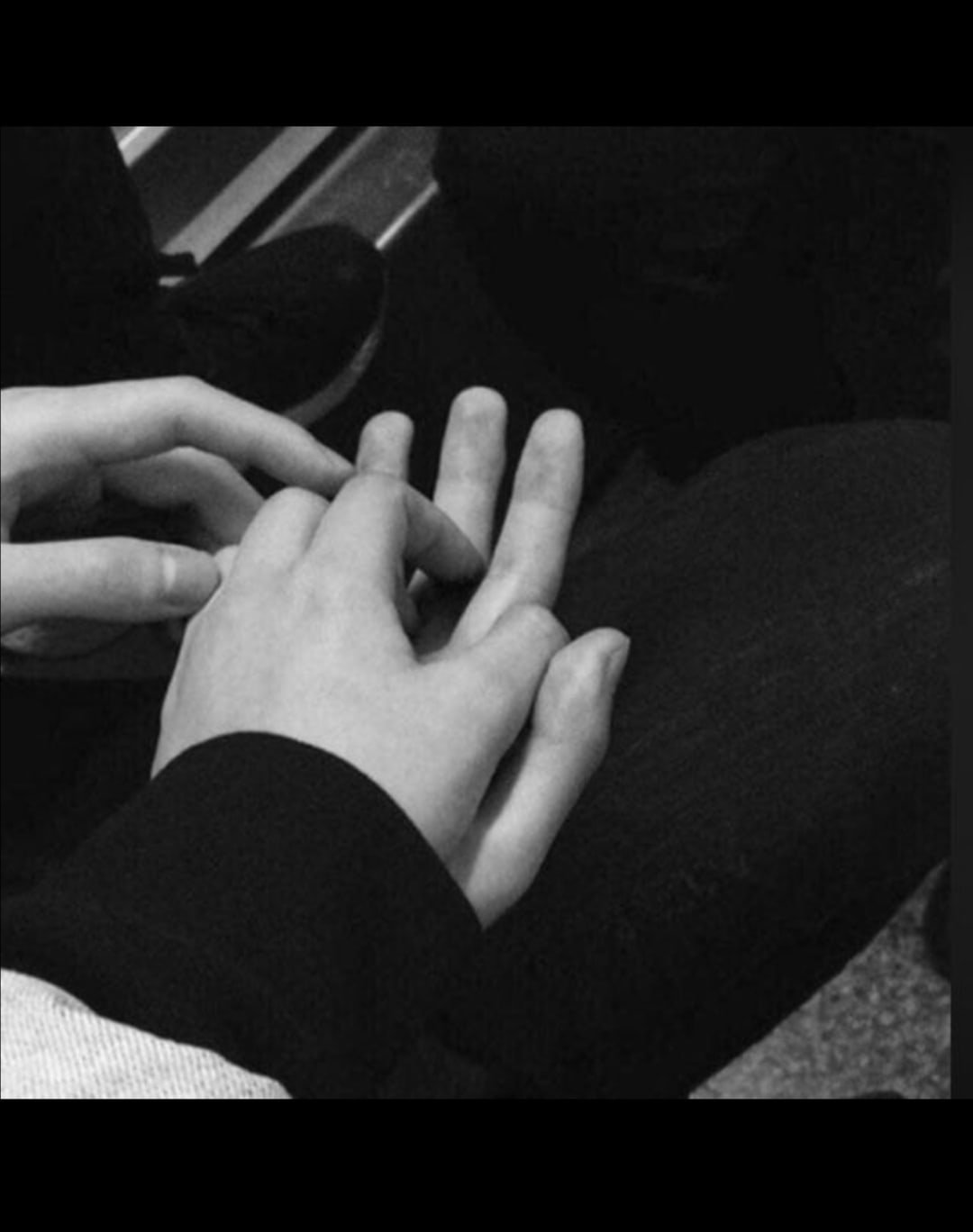 Руки влюбленных