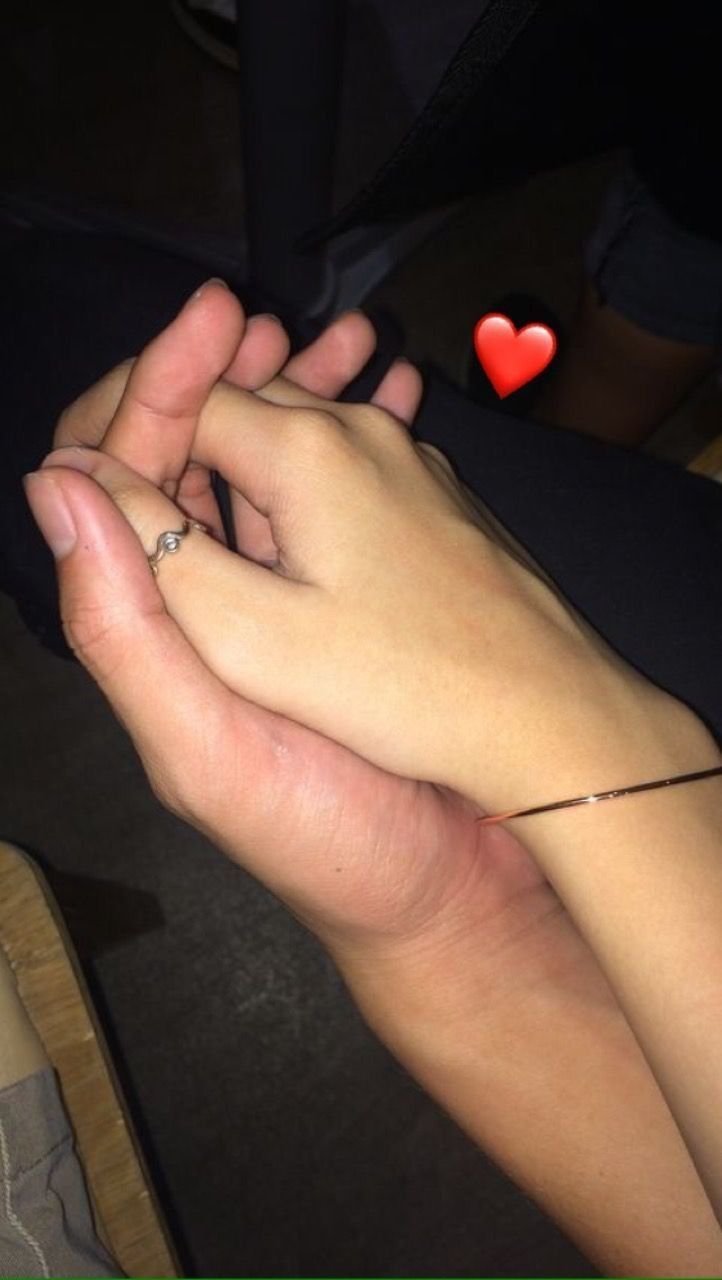 Парочки без лица руки