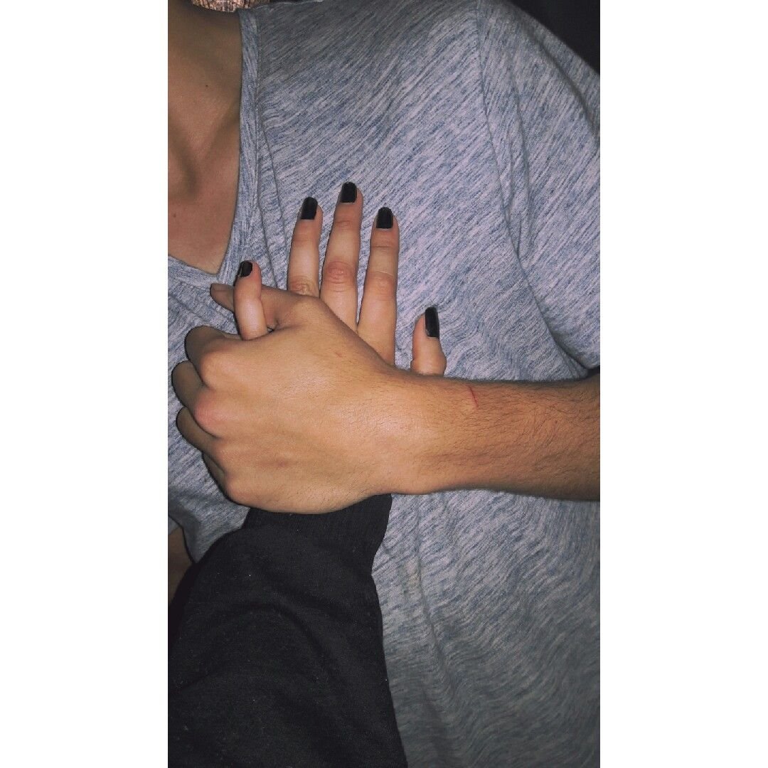 Руки влюбленных