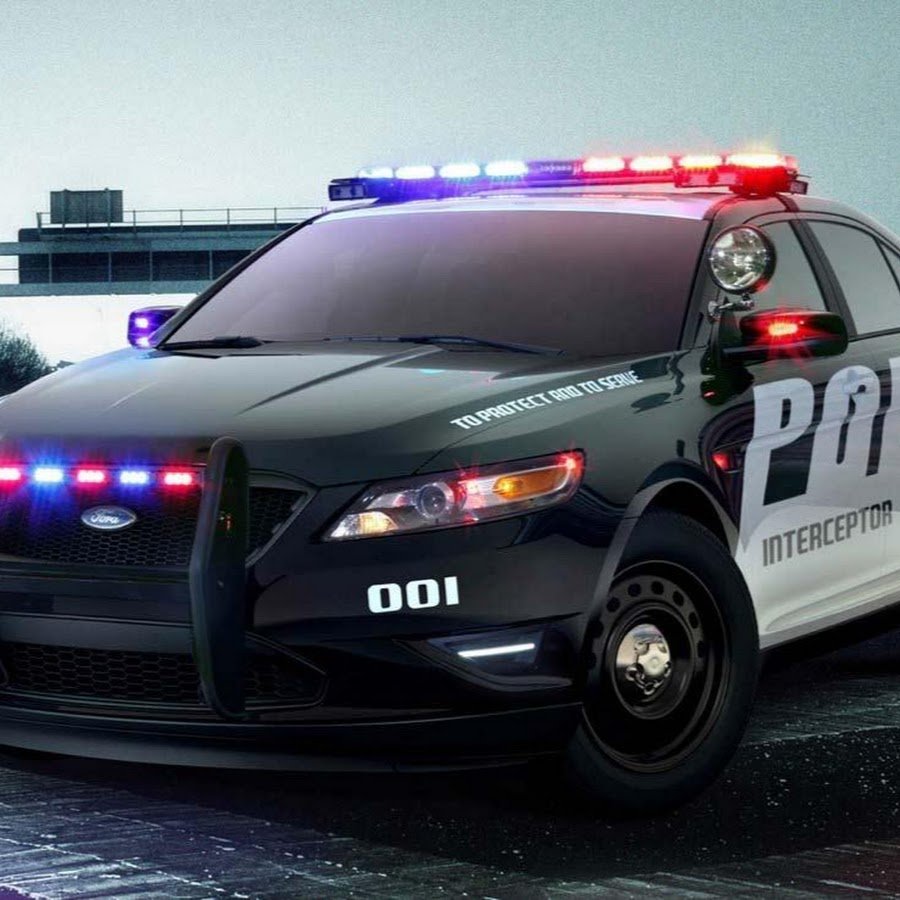 Машина ГИБДД на черном фоне