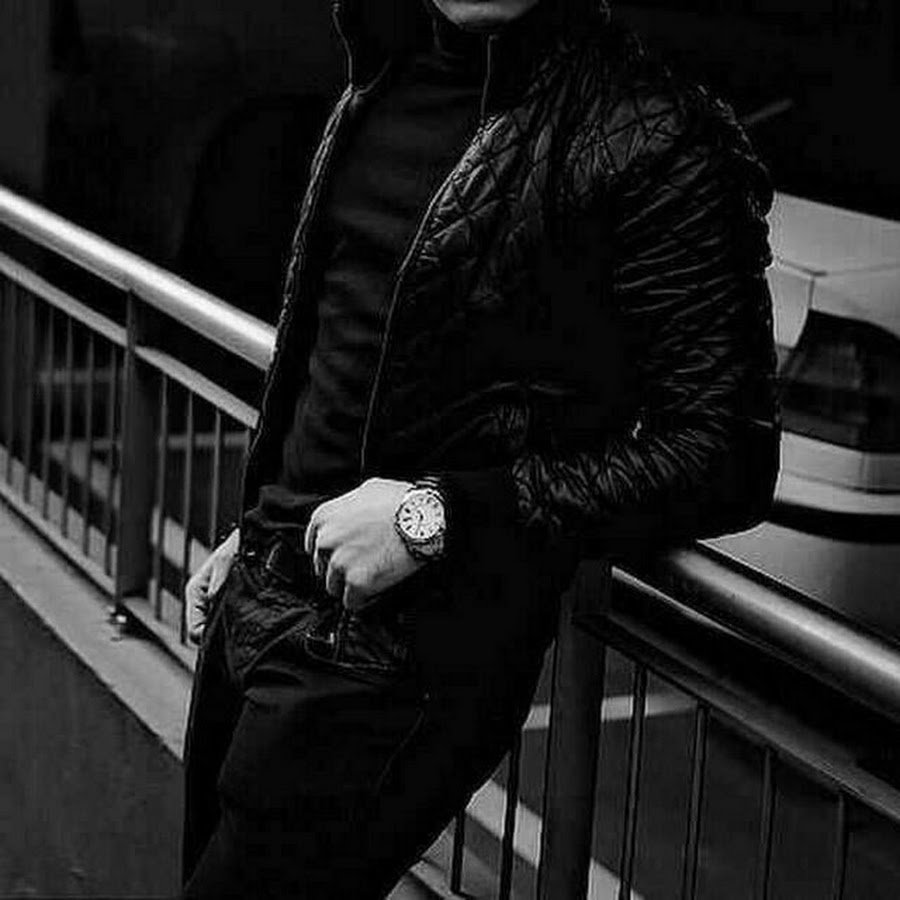 Парень в кепке без лица