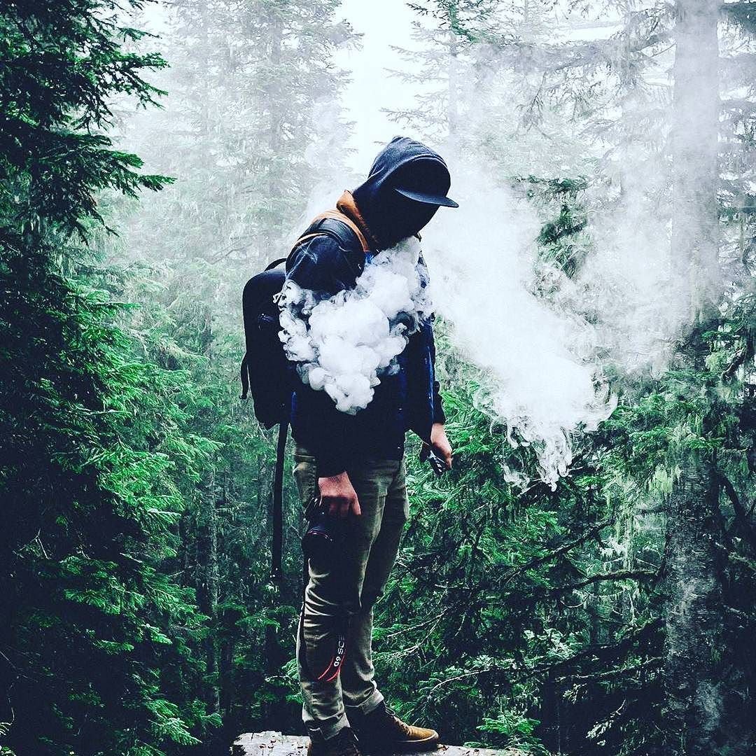 Парень в лесу