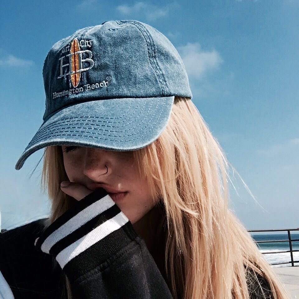 Нарисованные девочки в приложении