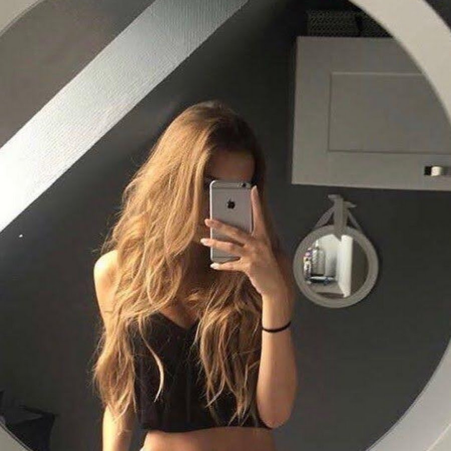 Стильный парень спиной