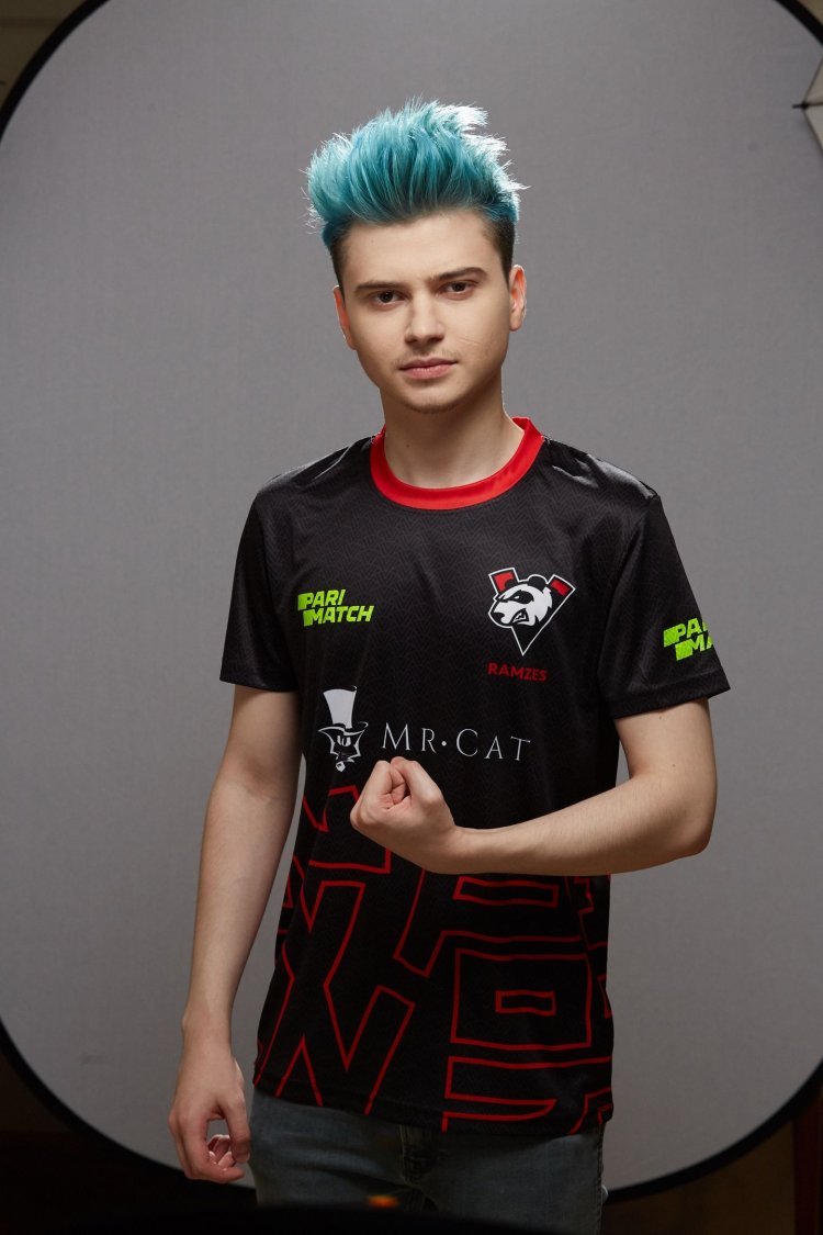 Канеки Кен в адидасе