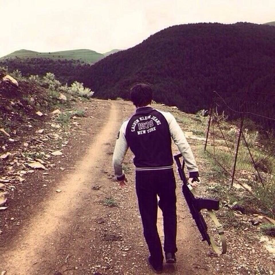 Кавказский мужик со спины