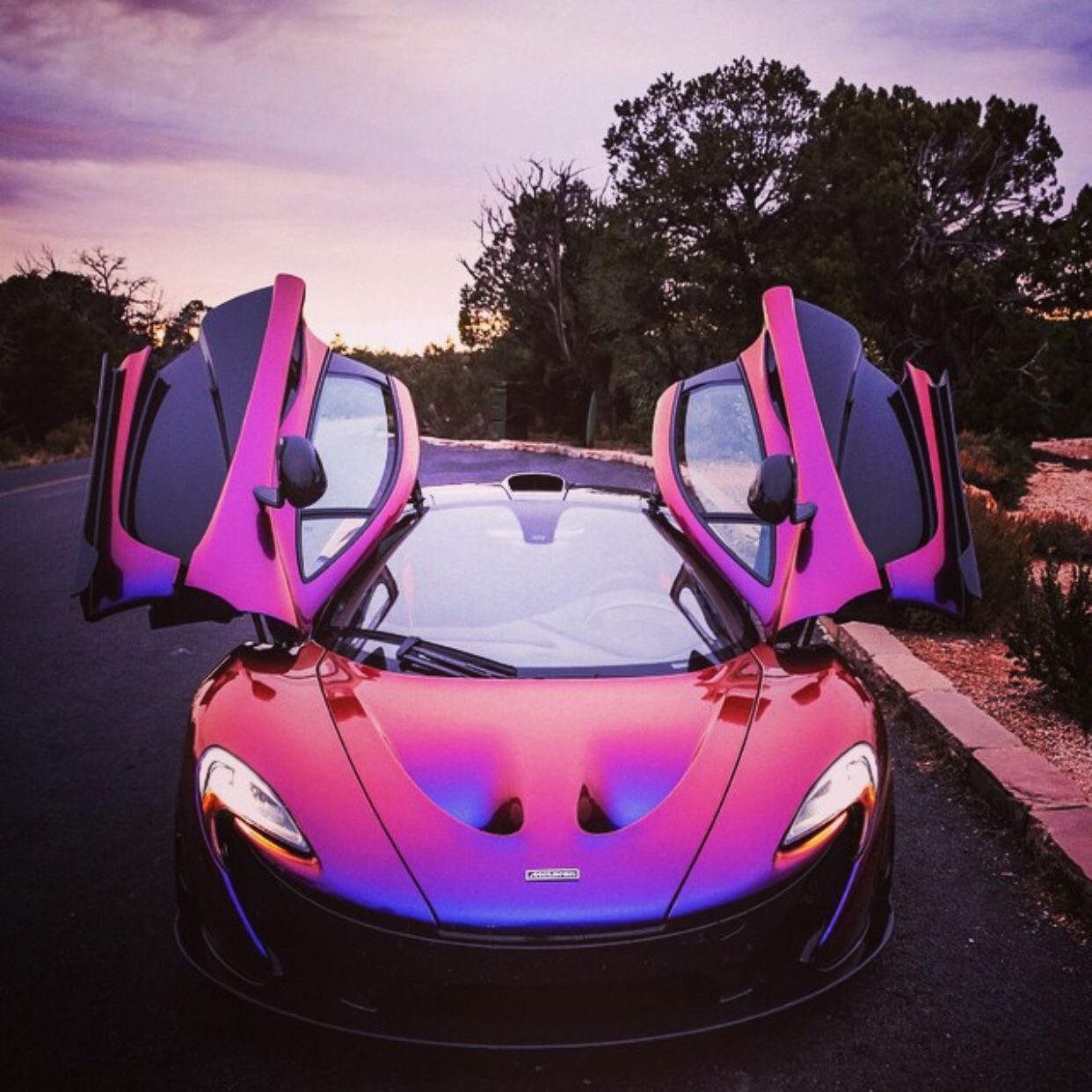 Самый классный на свете. MCLAREN p1 фиолетовый. Фиолетовая Макларен p1. Розовая машина. Машина розового цвета.