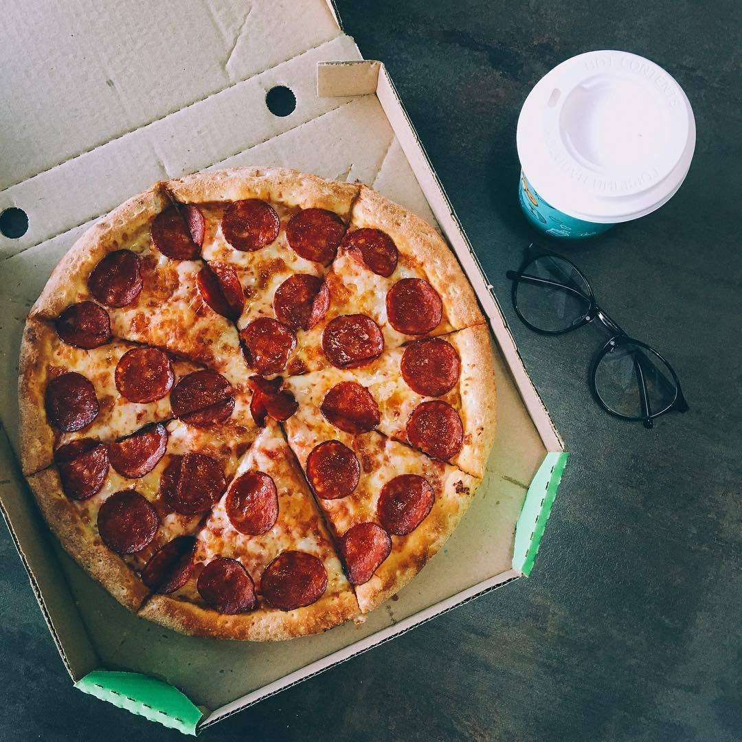 Красивая пицца в коробке