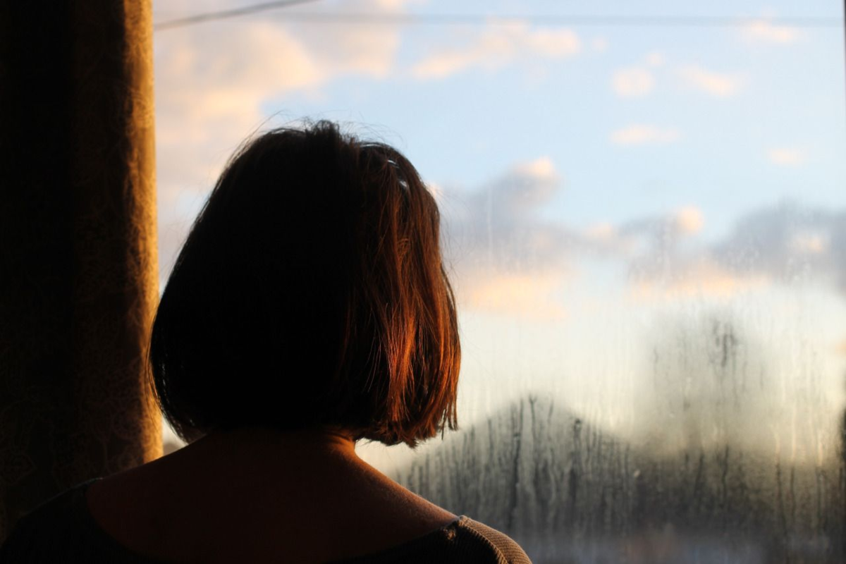 Девушка отвернулась