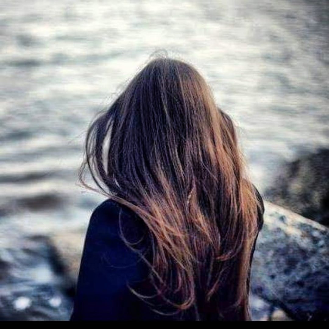 Шатенка со спины