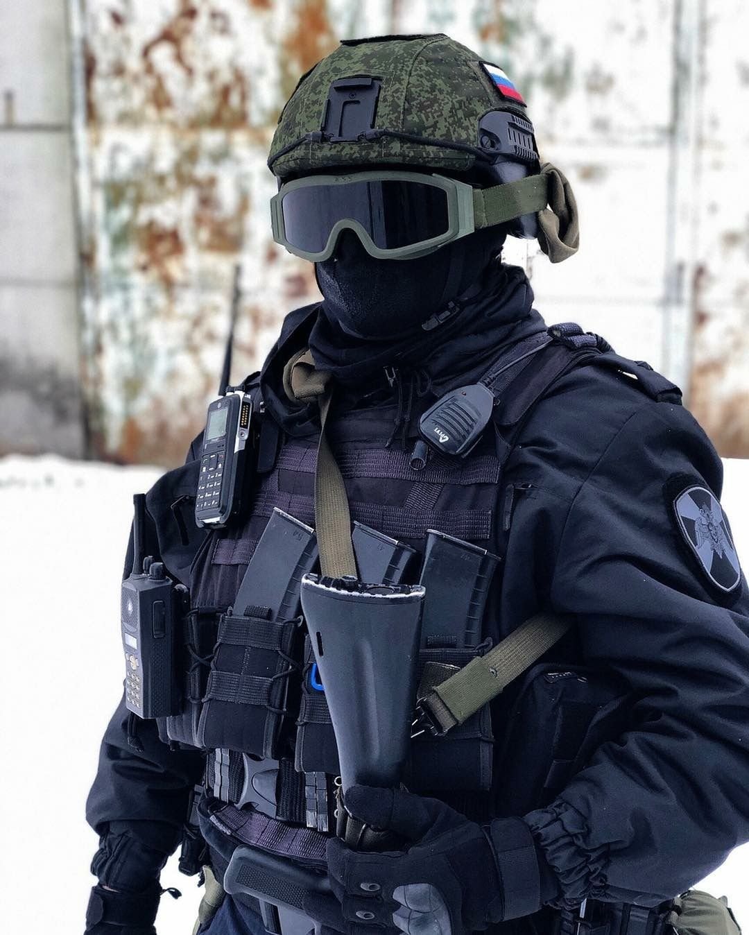 Девушка в розовом платье