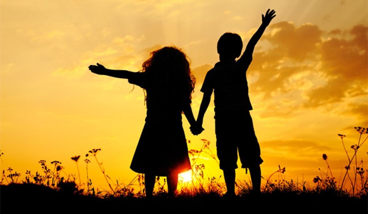 2 Девочки и 1 мальчик