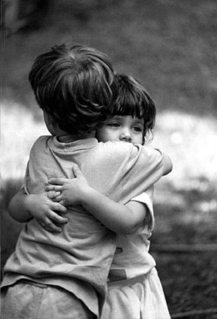 Мама с малышом на закате