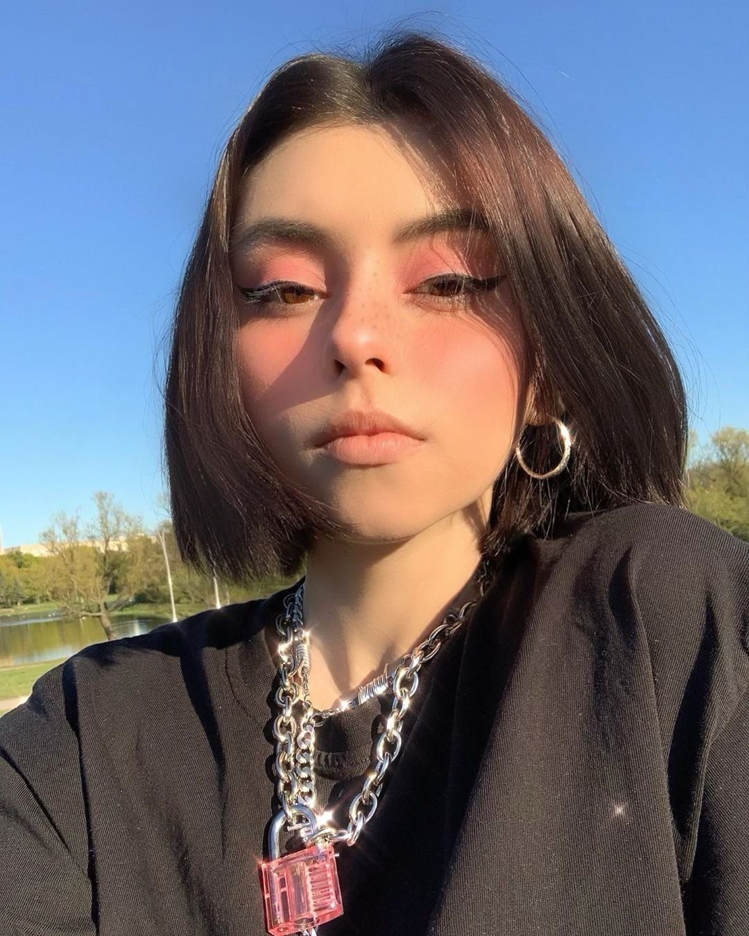 Дора певица кьют рок