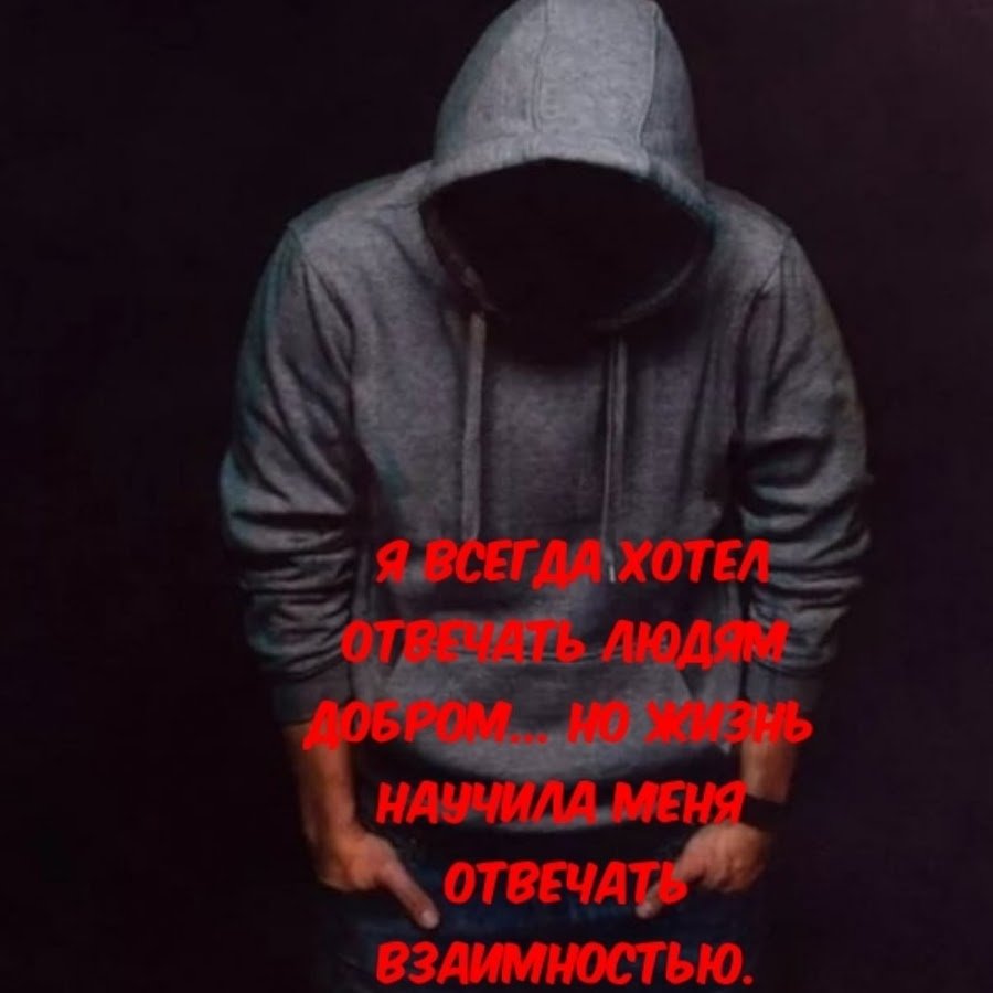 Одинокий парень на рельсах