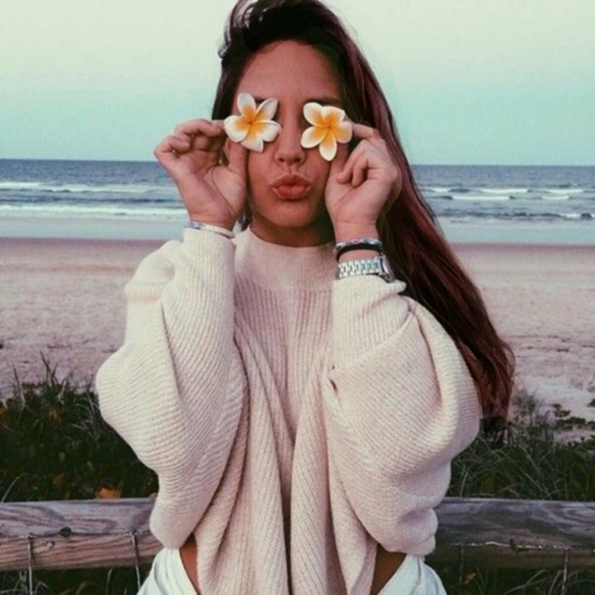 Девушка на горе